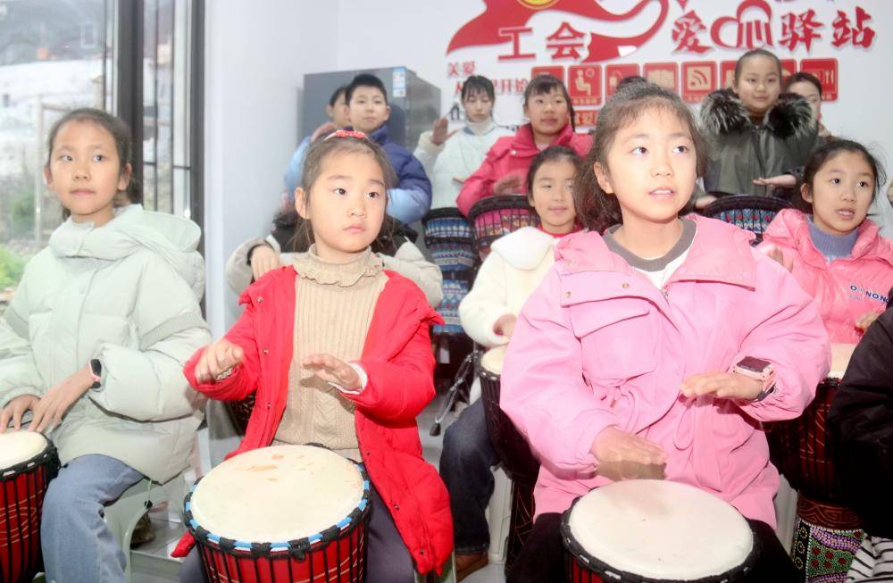 ‘鼓’动风采，‘敲’出快乐”