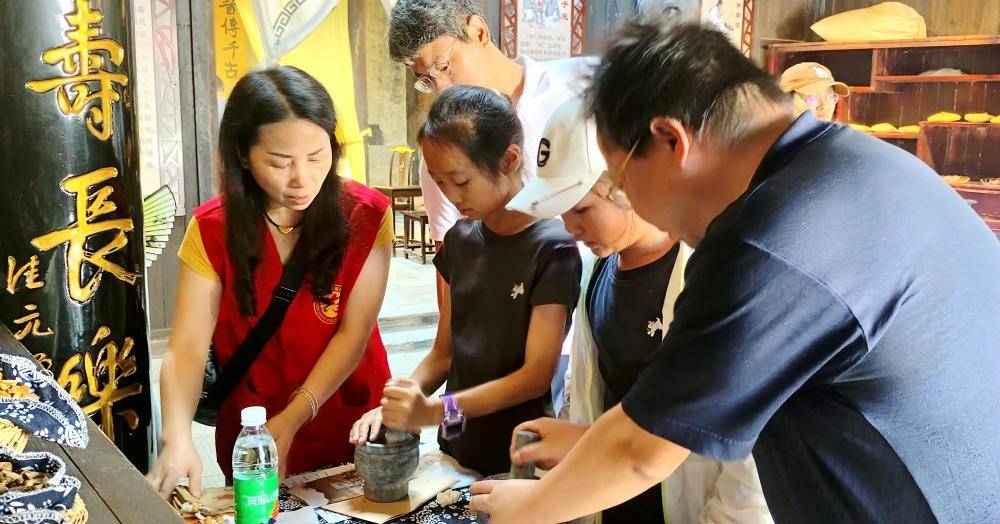 洪江区国庆长假志愿服务不打烊