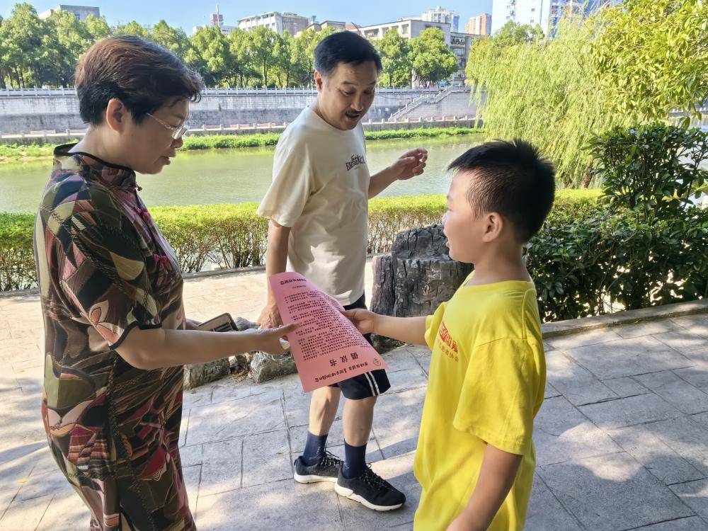 喜迎全球湘商大会，减塑捡塑，守护美好家园