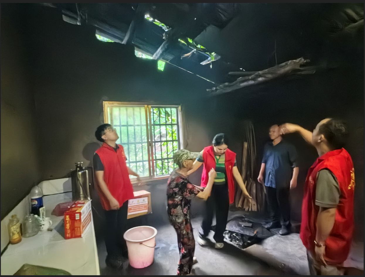 怀化市志愿者协会组织爱心物资支援湖南洪灾灾区