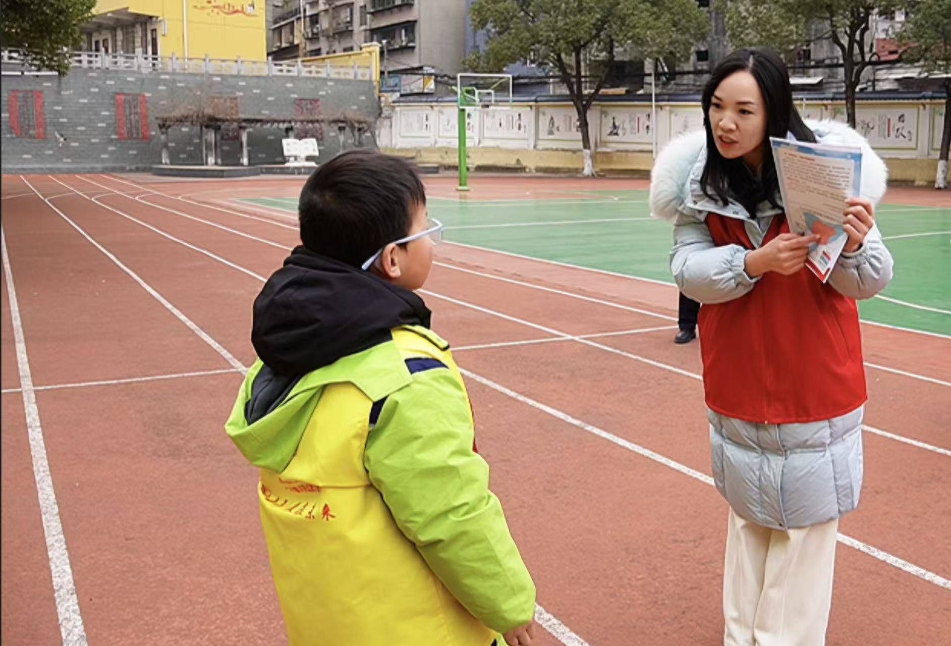 守河安・护新春 怀化市“河小青 ”开展烟花爆竹禁燃限放宣传活