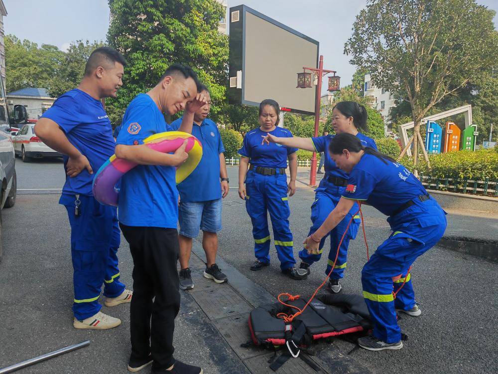 湖南娄底：开学第一课  应急救护知识进涟源三中