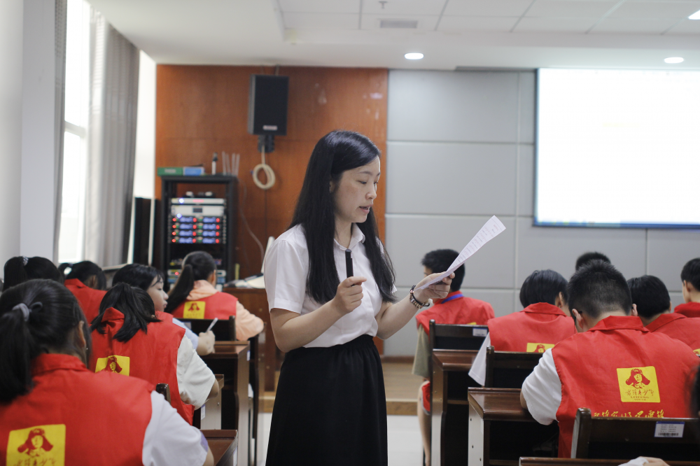 新晃县图书馆：“学习趣味英语·品味侗族文化”主题活动