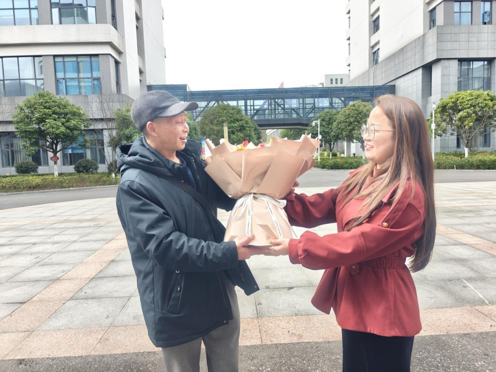出院恰逢生日，温情与牵挂常在