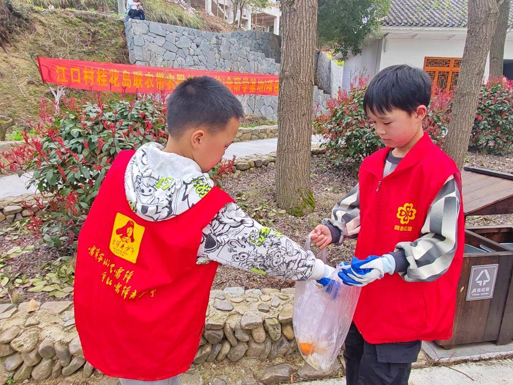 三月学雷锋 踏青游学添乐趣 青春护环境 绿水青山共守护