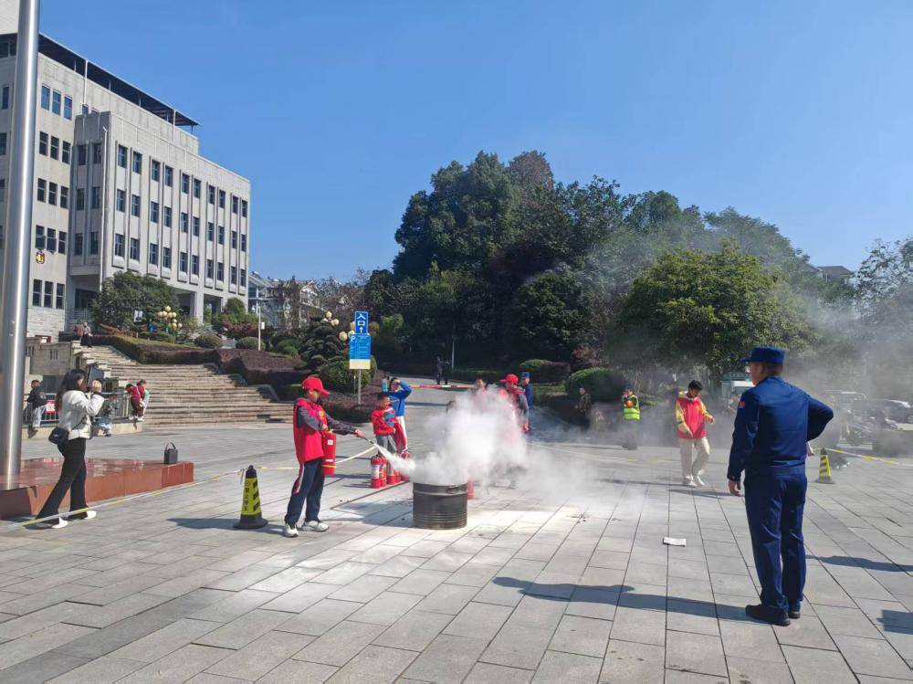 新晃县博物馆、图书馆：“讲座+演练”双线发力 筑牢消防安全“