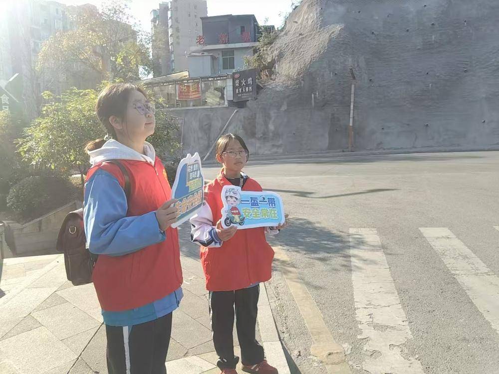 新晃县青少年月假线上实践：文明交通云倡导，雷锋少年网先行