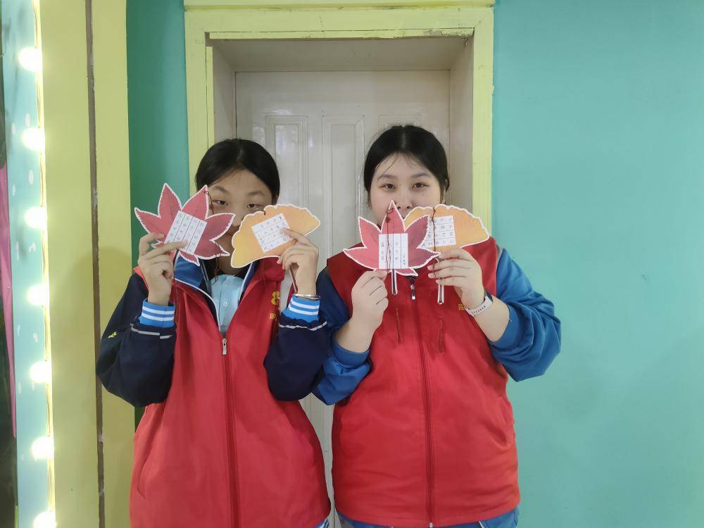 秋韵入笔端，一叶绘时光 — 同心公益组织青少年开展硬笔 DI