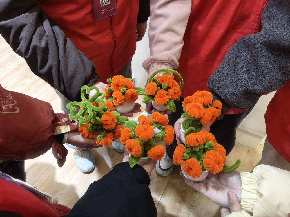 非遗手工闹元宵 民族团结一家亲