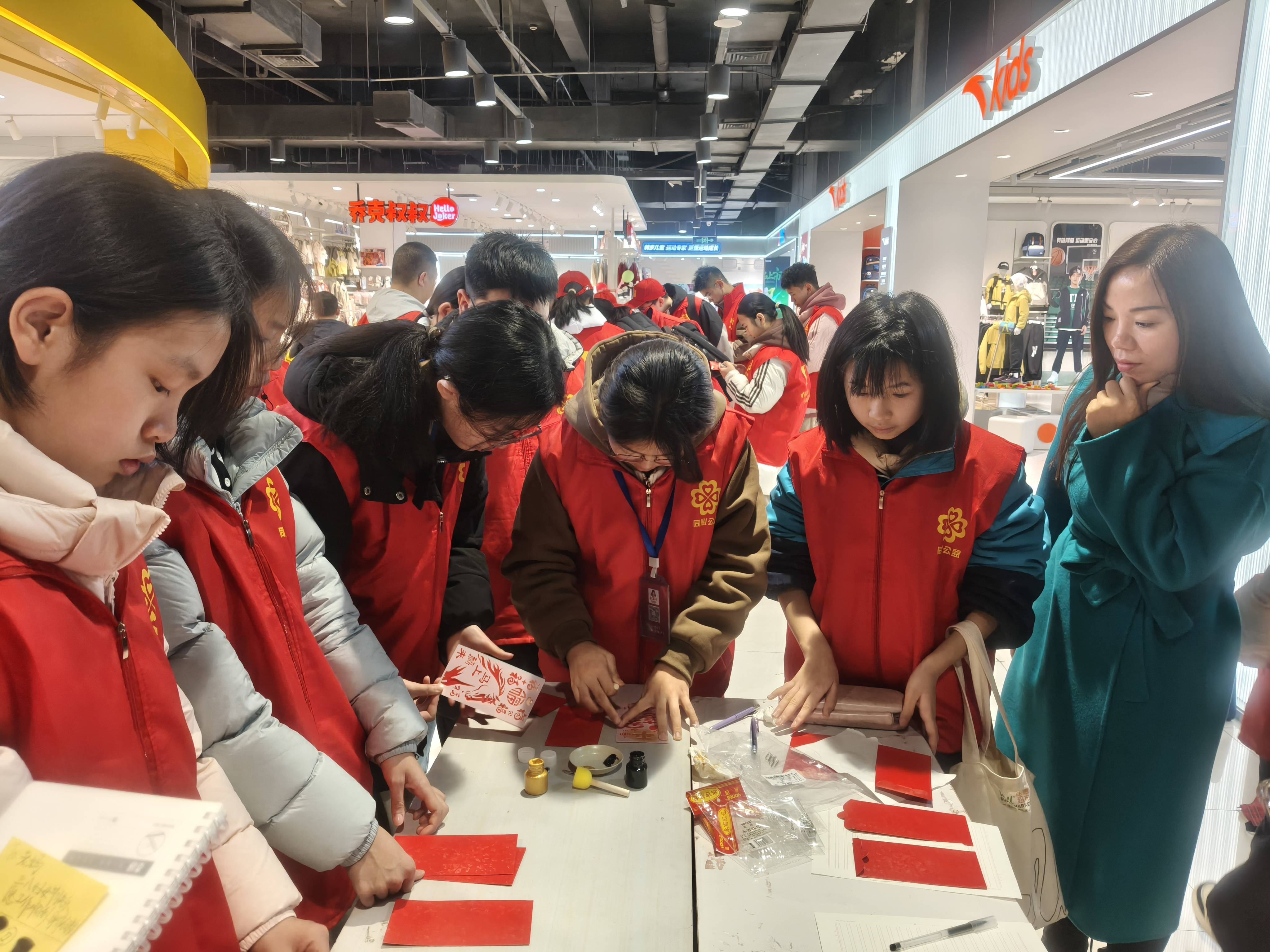 以爱致谢・致敬芳华——同心公益开展三八妇女节感恩主题活动​