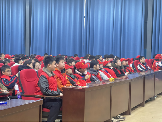 开学第一课：点亮心灯，雷锋青少年共探开学情绪管理之道
