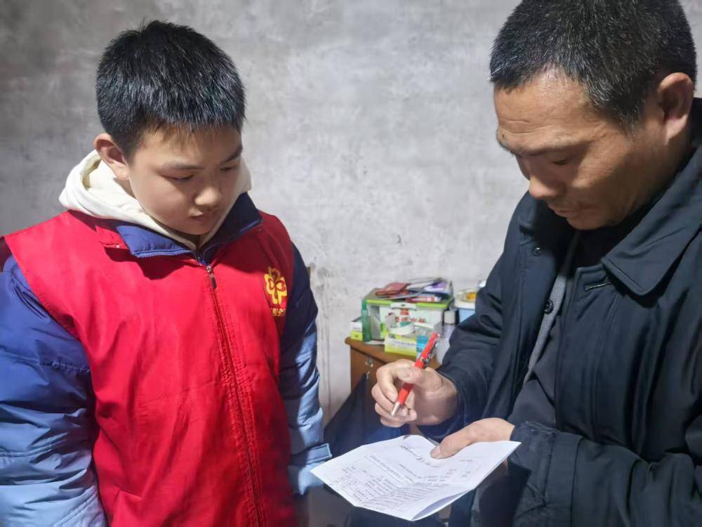 困难职工建档入户调查：雷锋青少年在行动