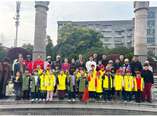 锦溪小学2025级6班“小手护环境 童心学雷锋”环保小卫士活