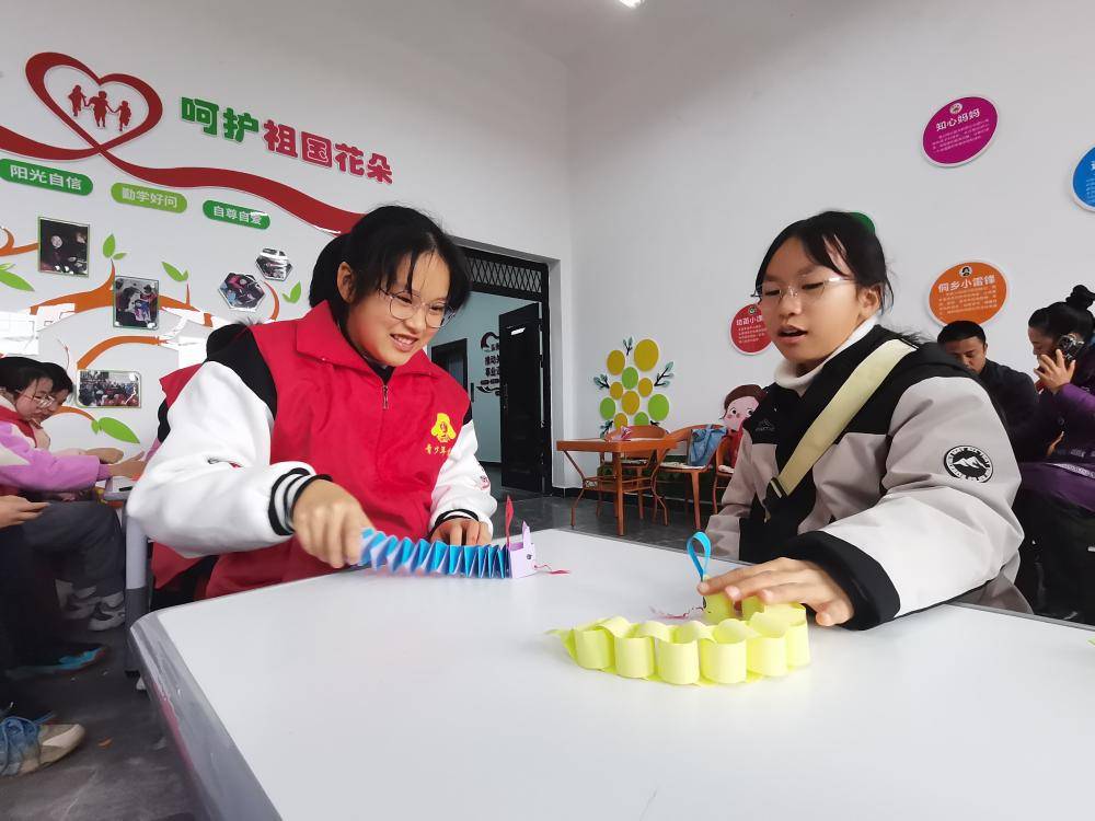  巧手迎春，暖意融融 —— 寒假手工艺品活动欢乐启幕